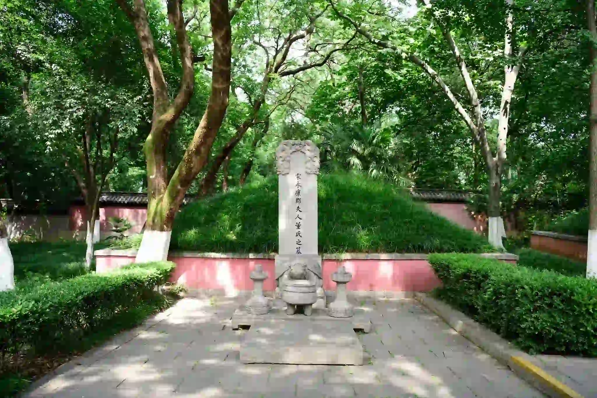 Portland's Lan Su Chinese Garden decorates for Lunar New Year, image size:2048x1366
